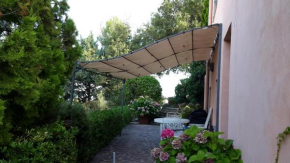 Appartamento in villa con terrazzo e giardino, Imperia